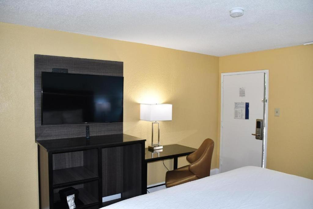 Motel Baymont By Wyndham Macon I-75 Exterior foto